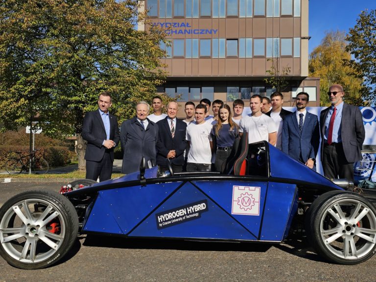 Nowy studencki bolid z napędem hybrydowym